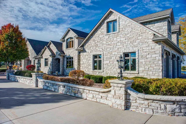 $2,995,000 | 5696 School Drive, Green Bay, WI 54313