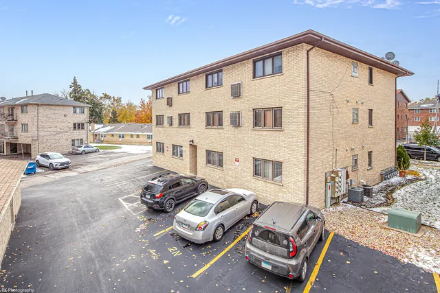 $199,999 | 9535 South 53rd Avenue, Unit 3S, Oak Lawn, IL 60453