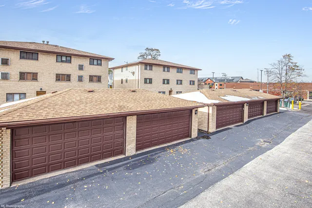 $199,999 | 9535 South 53rd Avenue, Unit 3S, Oak Lawn, IL 60453