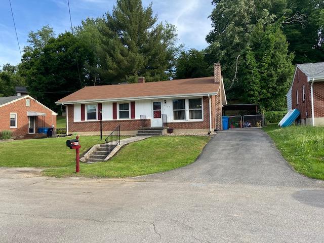 4928 Desi Road Northwest Roanoke, VA 24017 - Photo 3 of 21 IMG_8088