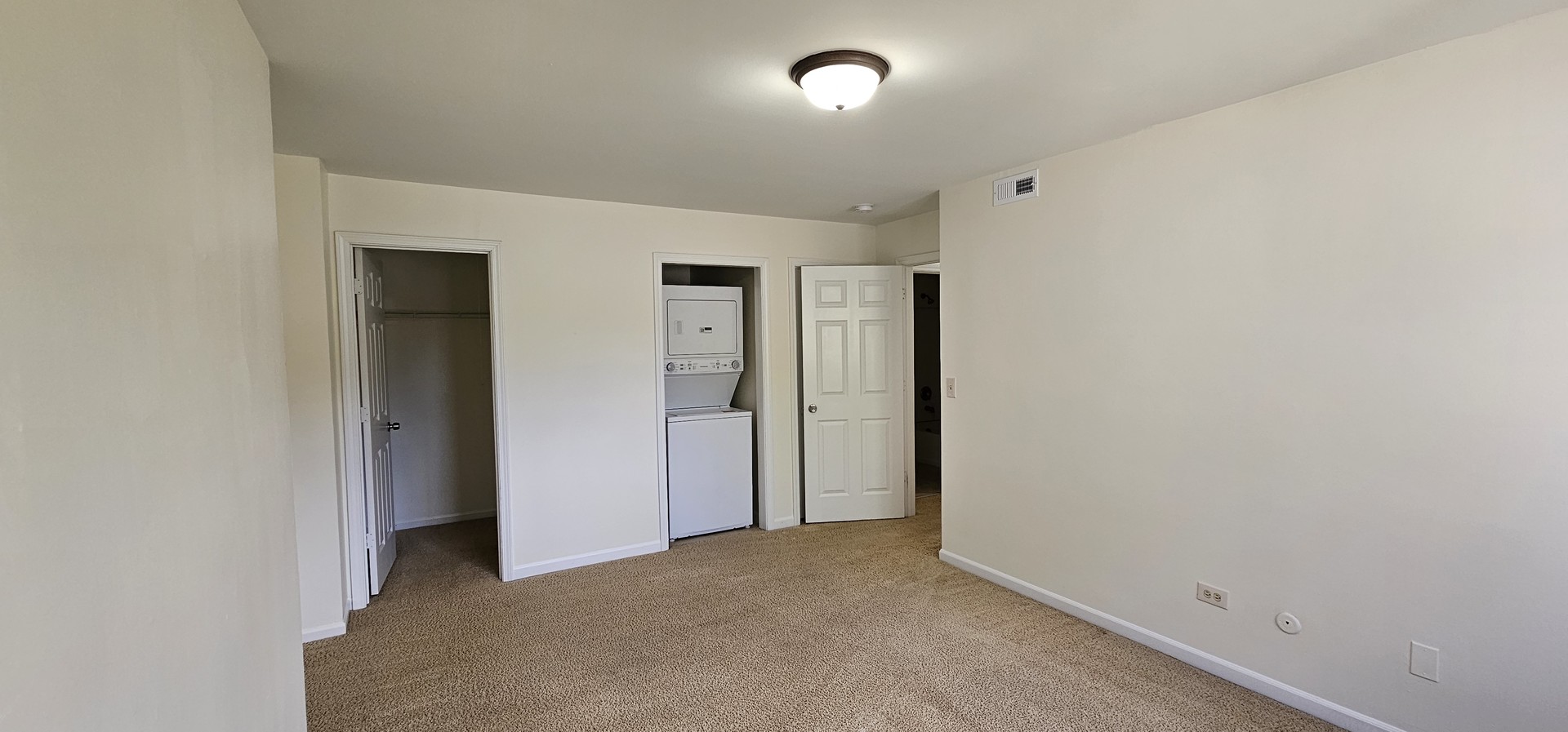833 Village Quarter Road, Unit A3 West Dundee, IL 60118 - Photo 18 of 27 an empty room with closet