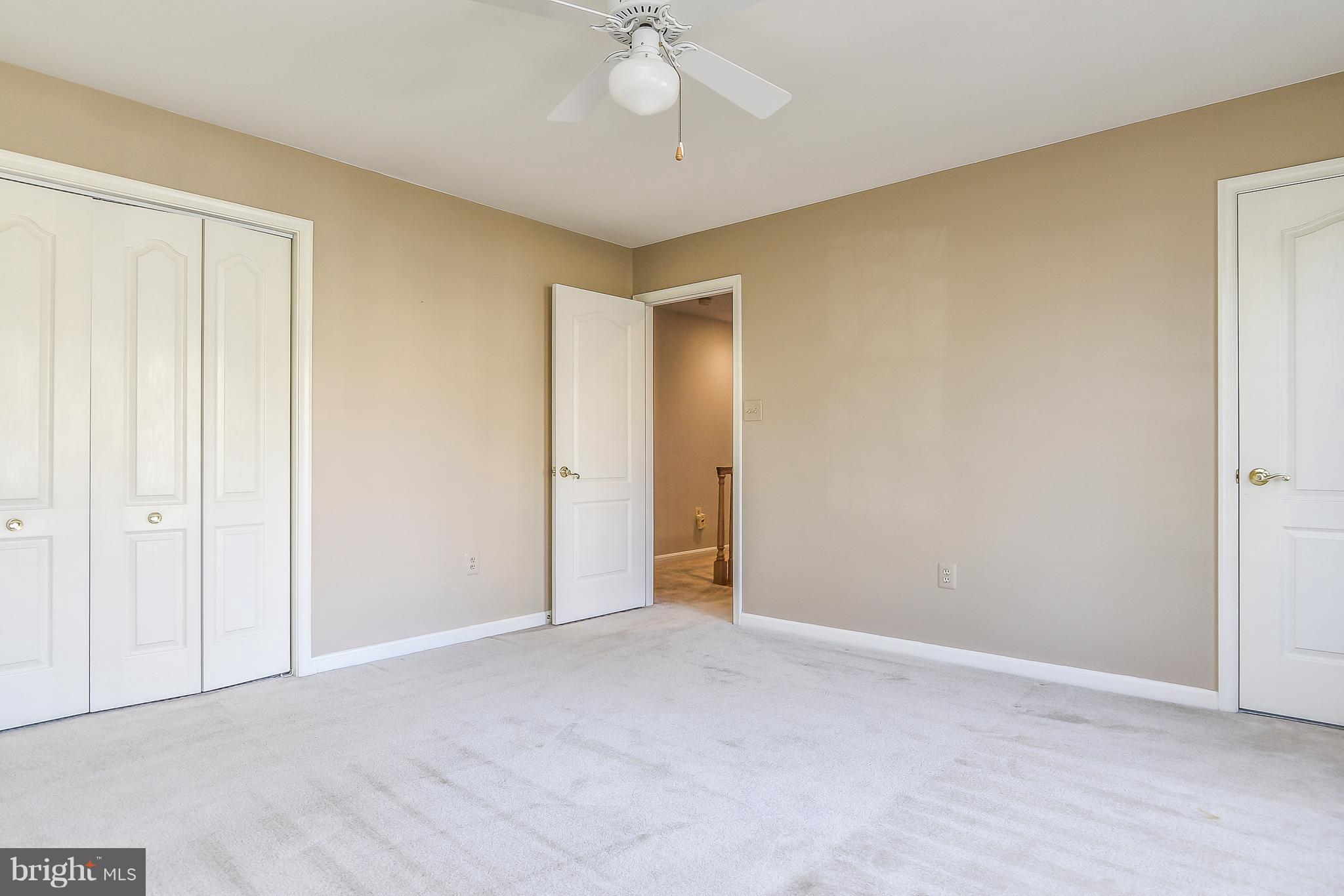8670 Center Road Springfield, VA 22152 - Photo 21 of 33 4th Bedroom w/ private entry to hall bath