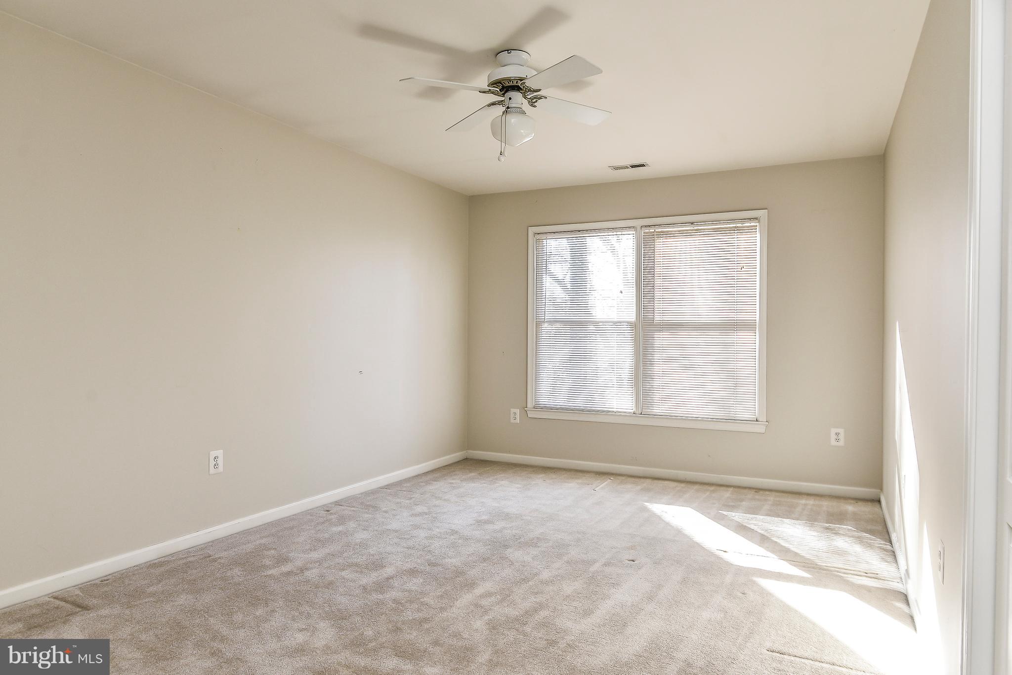 8670 Center Road Springfield, VA 22152 - Photo 23 of 33 3rd bedroom w/ ample closet space on bedroom level