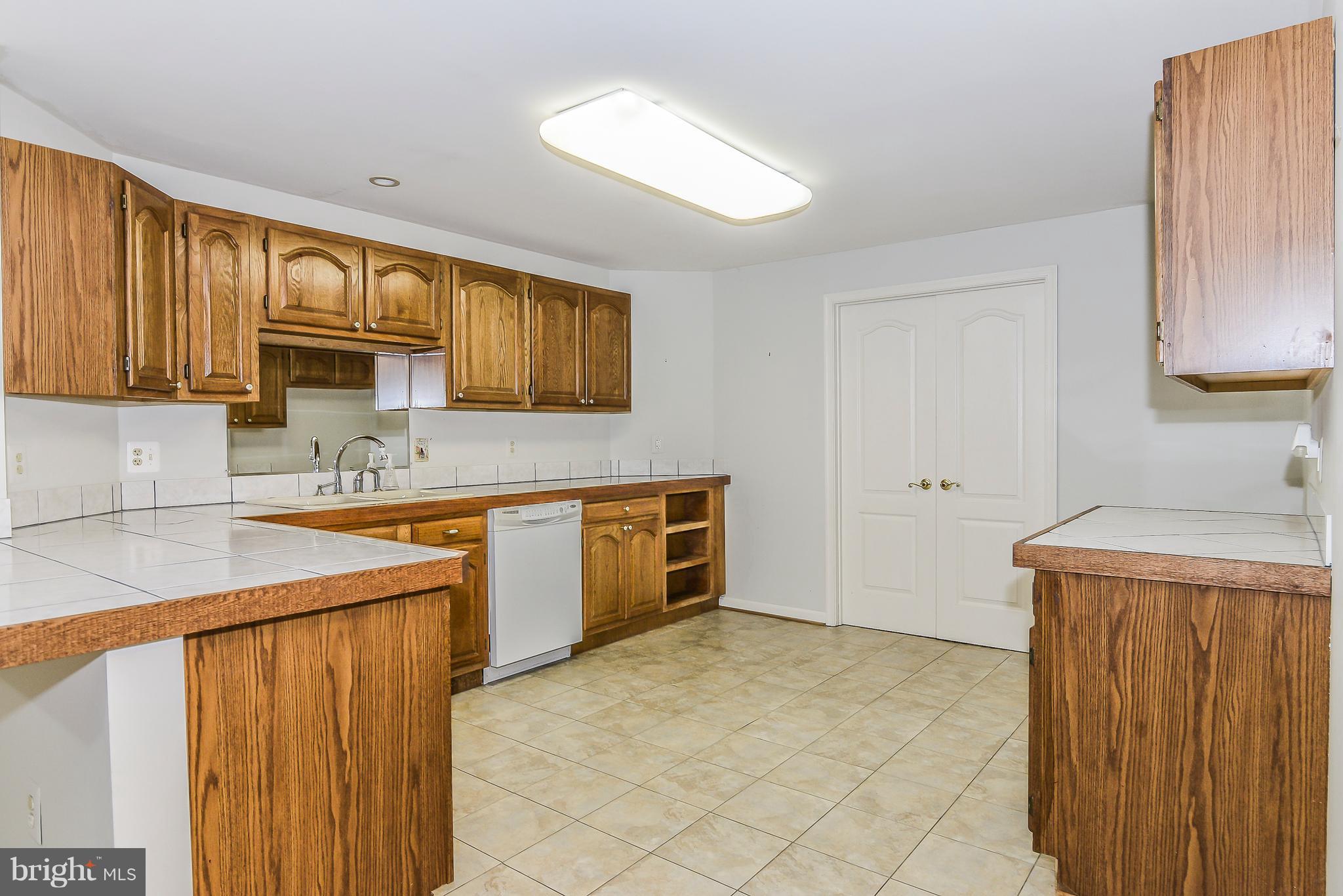 8670 Center Road Springfield, VA 22152 - Photo 24 of 33 2nd kitchenette-lower lvl, mother in law suite!