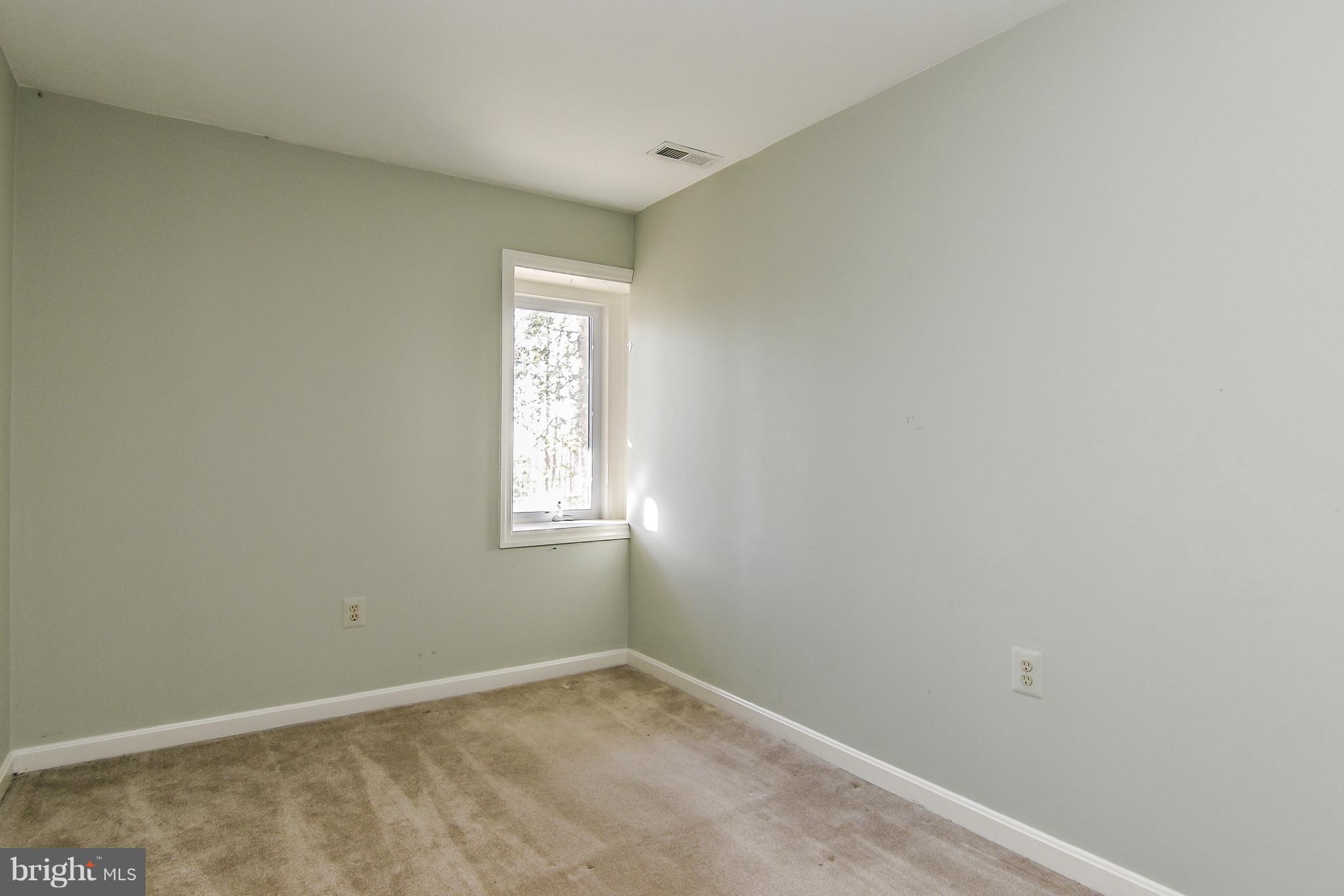 8670 Center Road Springfield, VA 22152 - Photo 25 of 33 5thBR & Den on lower level