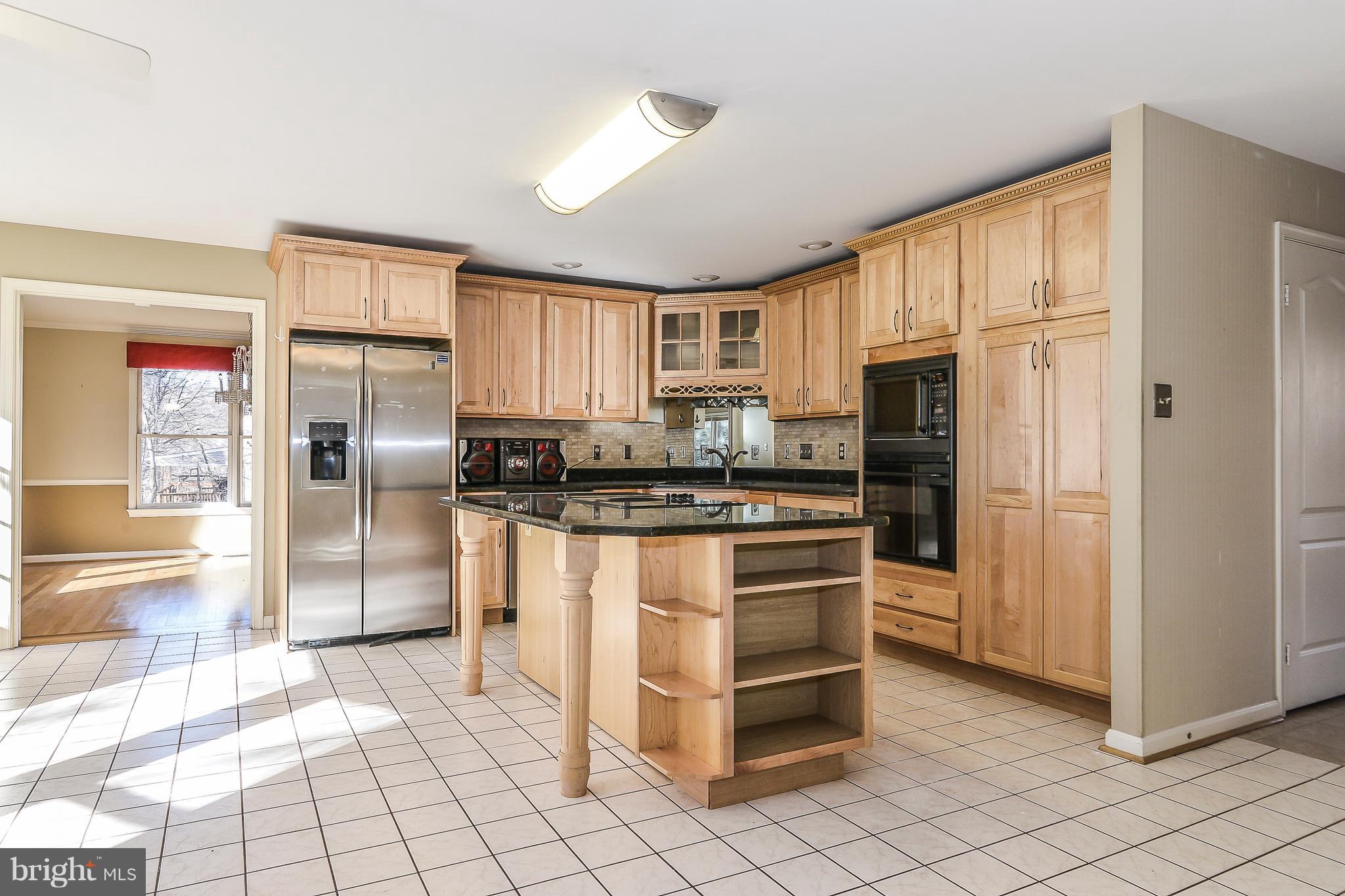 8670 Center Road Springfield, VA 22152 - Photo 10 of 33 Remodeled w/ maple cabinetry & granite counters