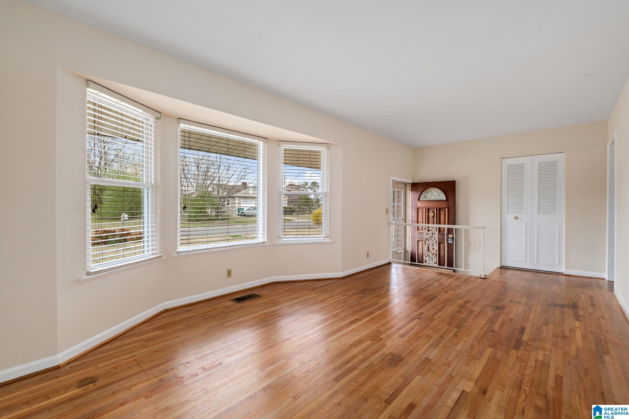1105 10th Way Pleasant Grove, AL 35127 - Photo 5 of 33