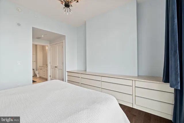 $1,250,000 | 210 South 25th Street, Unit 903, Philadelphia, PA 19103