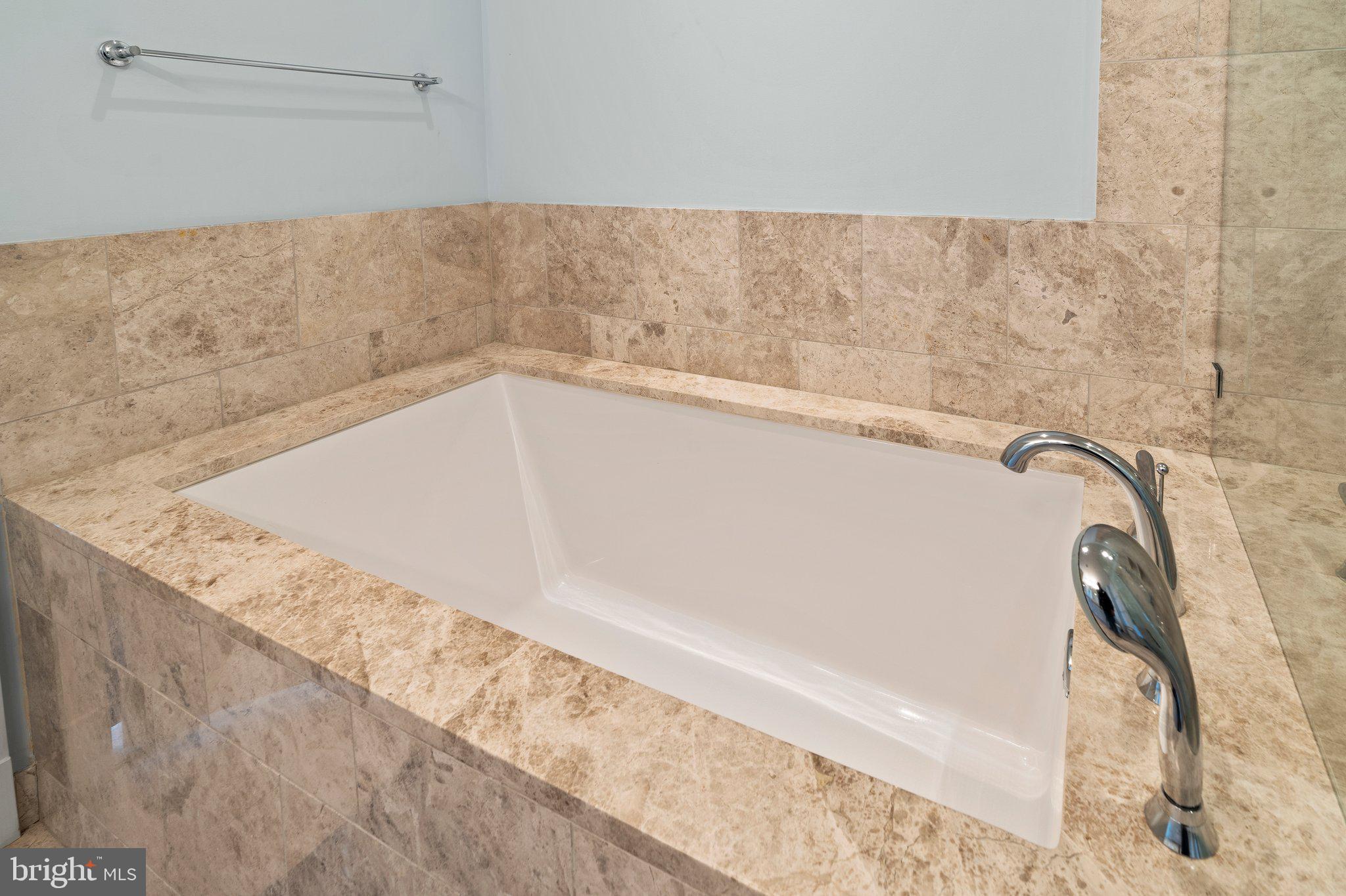 210 South 25th Street, Unit 903 Philadelphia, PA 19103 - Photo 26 of 35