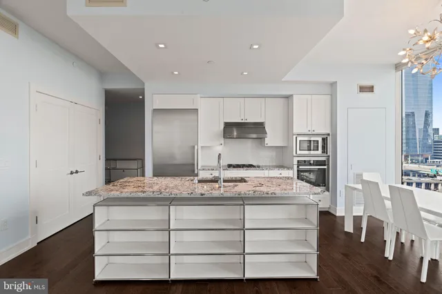 $1,250,000 | 210 South 25th Street, Unit 903, Philadelphia, PA 19103