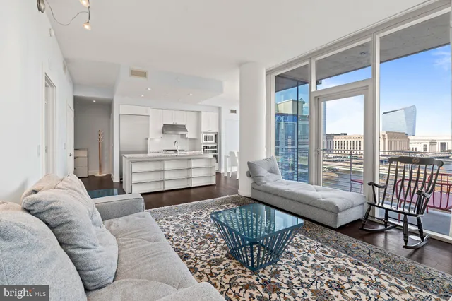 $1,250,000 | 210 South 25th Street, Unit 903, Philadelphia, PA 19103