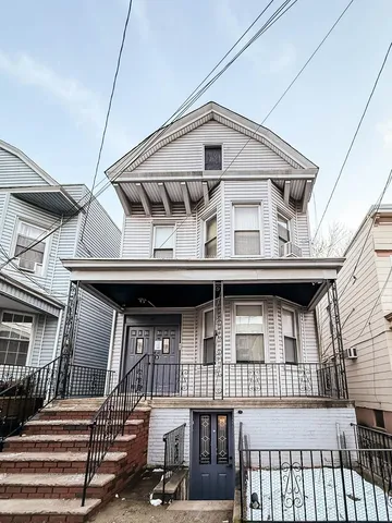 $2,300 | 57 Roosevelt Avenue, Unit 1, Jersey City, NJ 07304