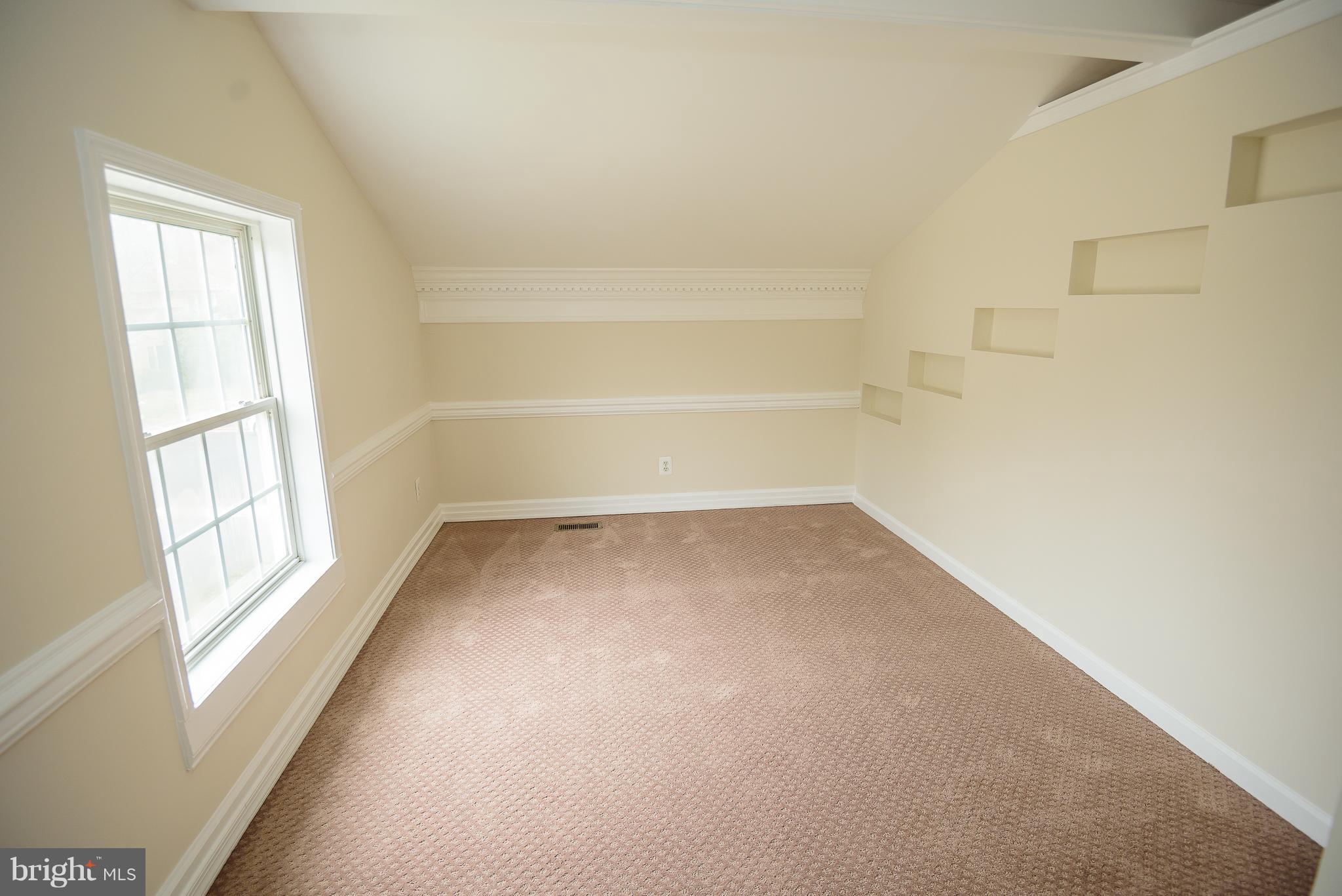 148 South Fox Road Sterling, VA 20164 - Photo 25 of 29 Upper Bedroom 3