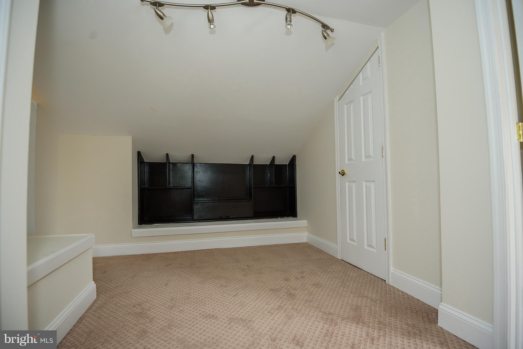 148 South Fox Road Sterling, VA 20164 - Photo 26 of 29 Upper Level Hallway