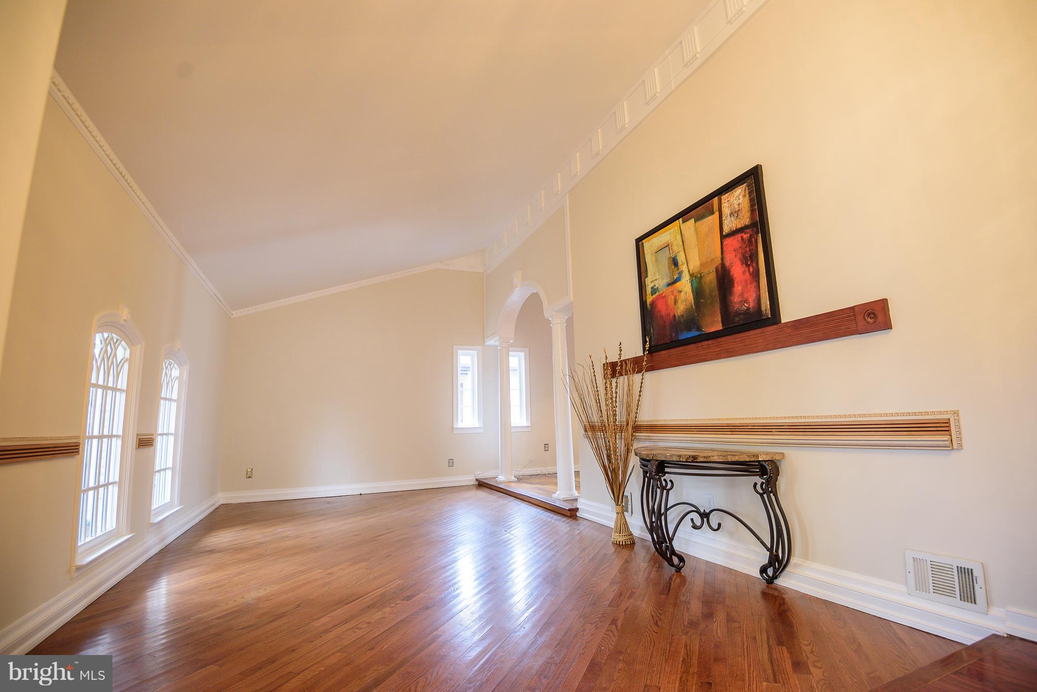148 South Fox Road Sterling, VA 20164 - Photo 5 of 29 Spacious Living Room