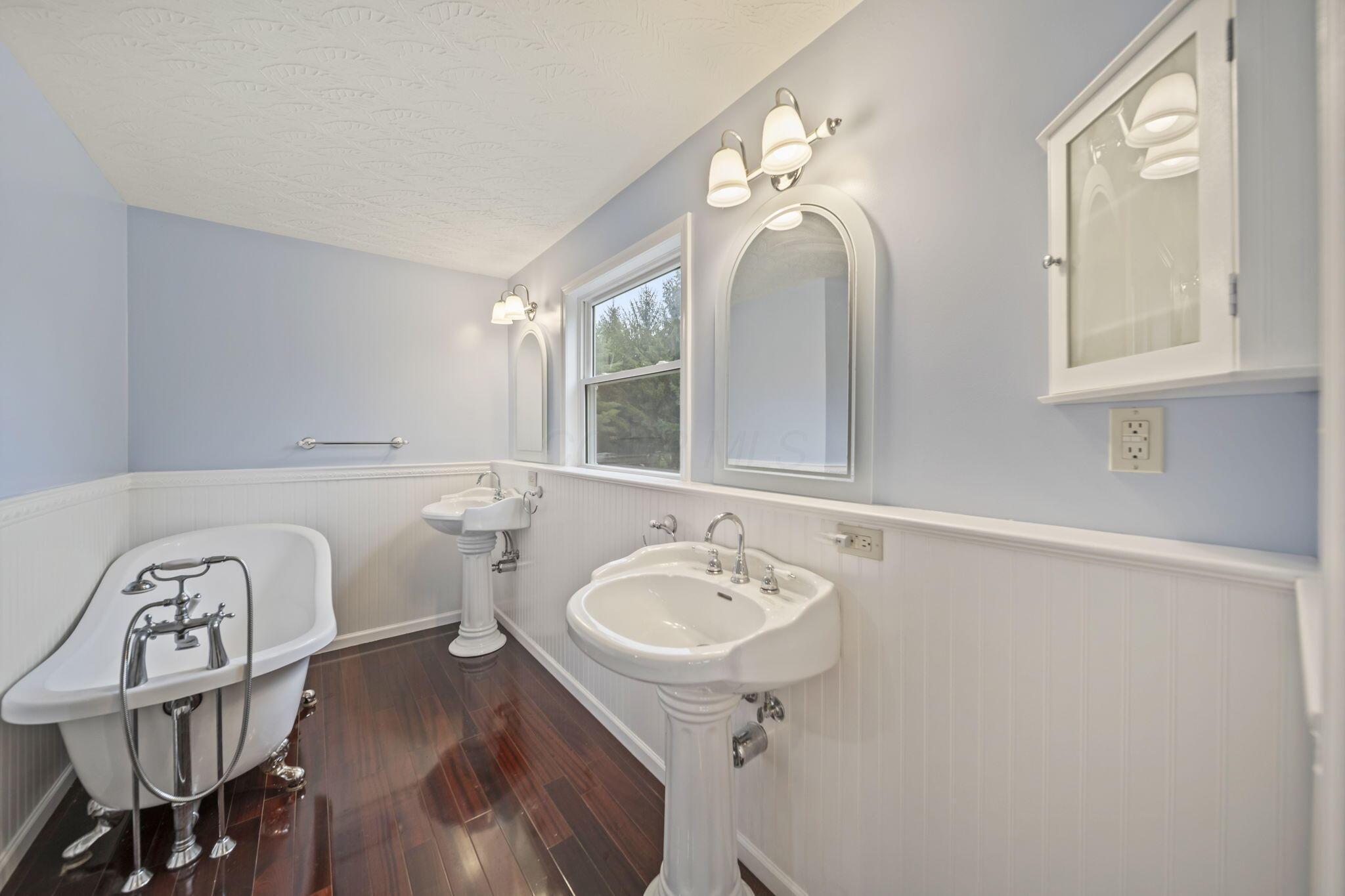 4384 Leppert Road Hilliard, OH 43026 - Photo 25 of 76 Owner's Ensuite