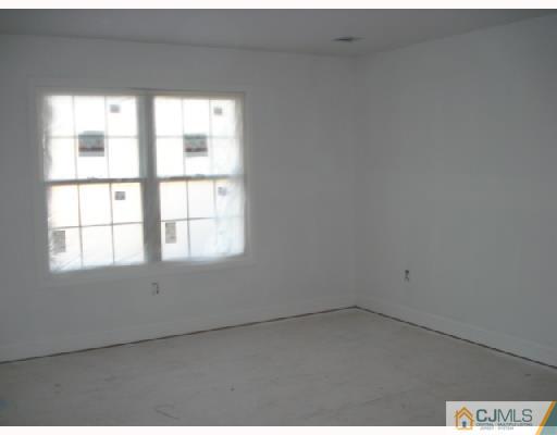 128 Harding Avenue Edison, NJ 08820 - Photo 5 of 10