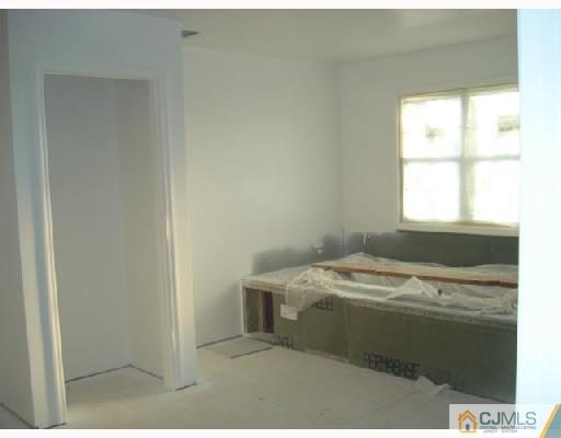 128 Harding Avenue Edison, NJ 08820 - Photo 7 of 10