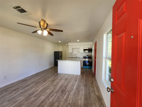 $1,050 | 2706 Berry Street, Unit B, Houston, TX 77004