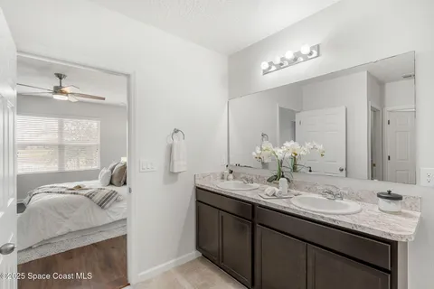 a en suite bathroom with double vanity sinks and a mirror