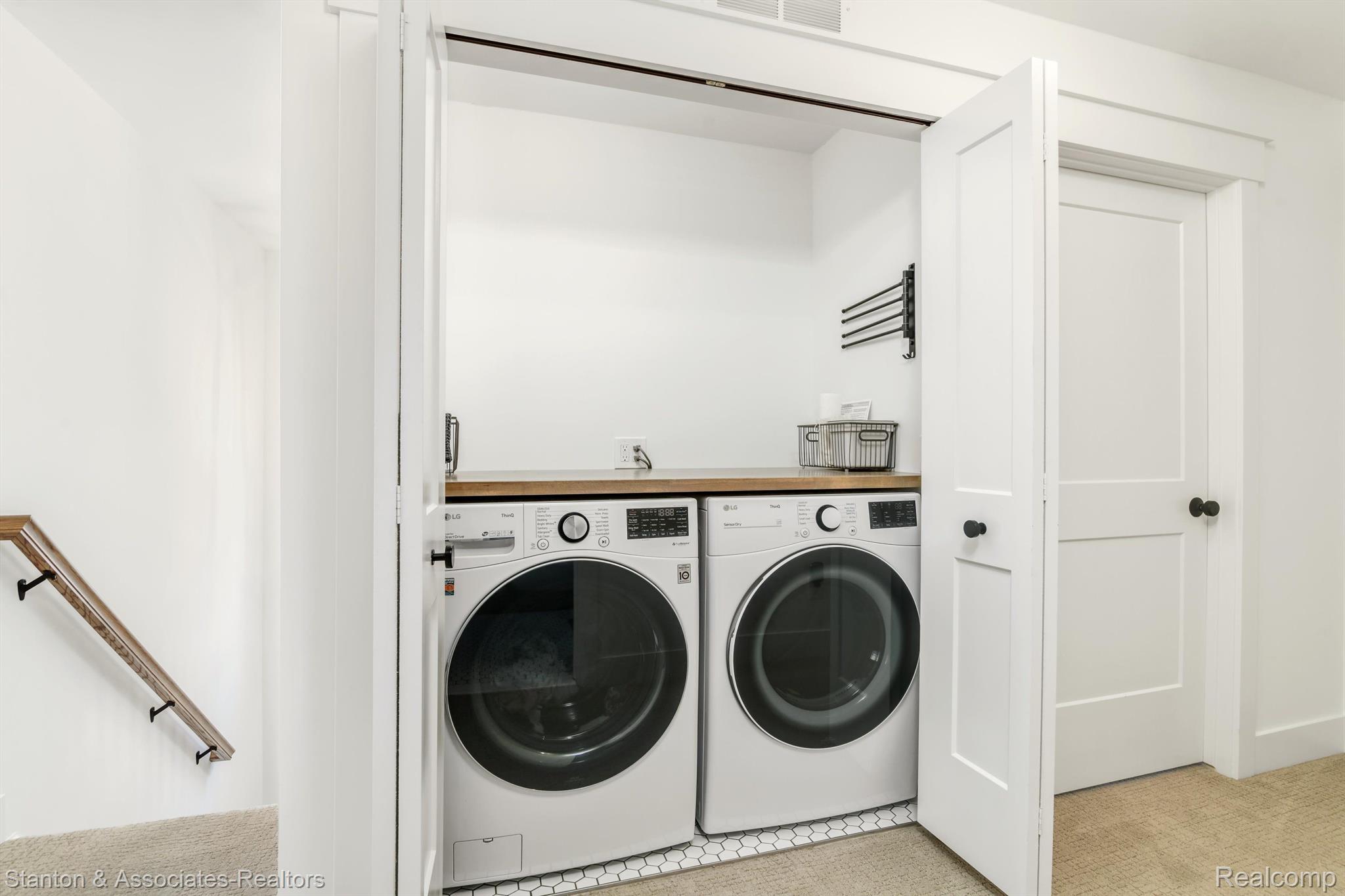 1907 Columbia Road Berkley, MI 48072 - Photo 23 of 27 2nd floor laundry