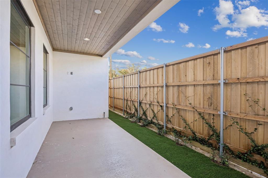 5600 Ellsworth Avenue Dallas, TX 75206 - Photo 12 of 31 a view of a garage