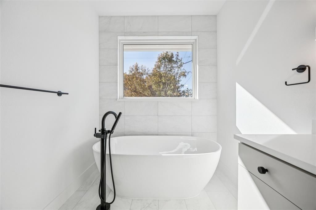 5600 Ellsworth Avenue Dallas, TX 75206 - Photo 23 of 31 a white bath tub sitting in a bathroom