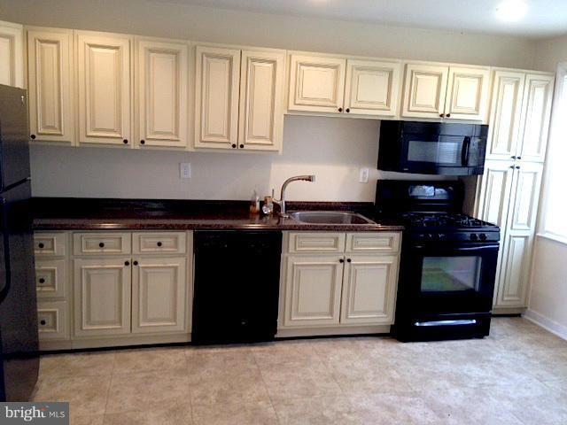 210 Grove Park Road Baltimore, MD 21225 - Photo 5 of 10 Kitchen
