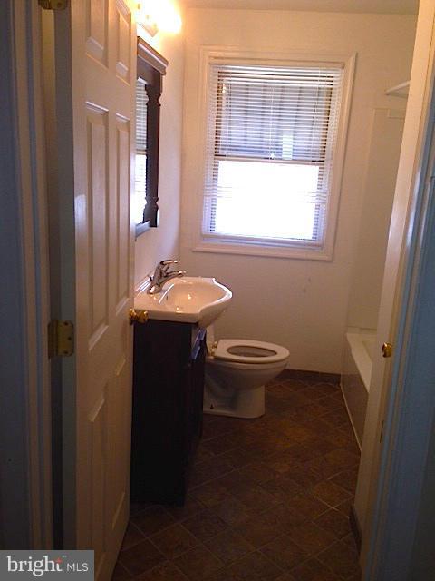 210 Grove Park Road Baltimore, MD 21225 - Photo 7 of 10 Bath