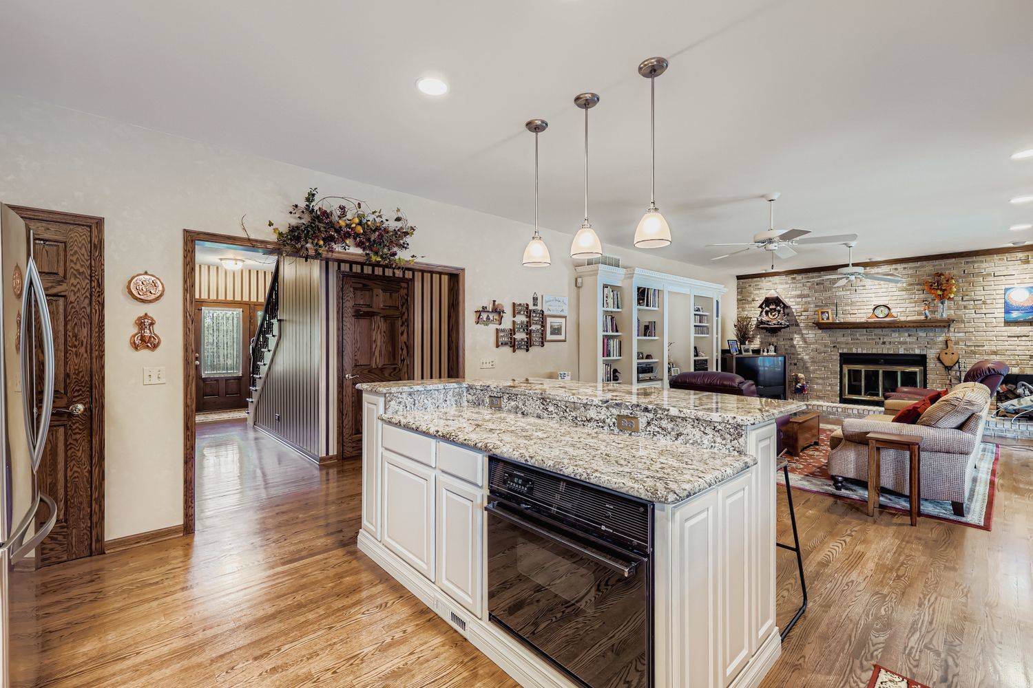 13N441 Coombs Road Elgin, IL 60124 - Photo 11 of 38 Gallery Image 11