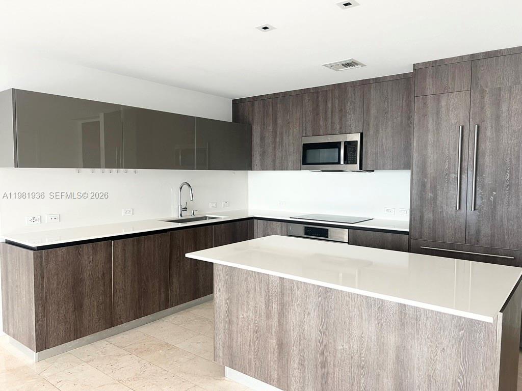 68 Southeast 6th Street, Unit 3510 Miami, FL 33131 - Photo 3 of 32