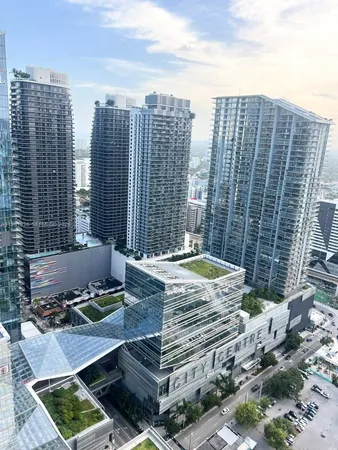 $6,000 | 68 Southeast 6th Street, Unit 3510, Miami, FL 33131