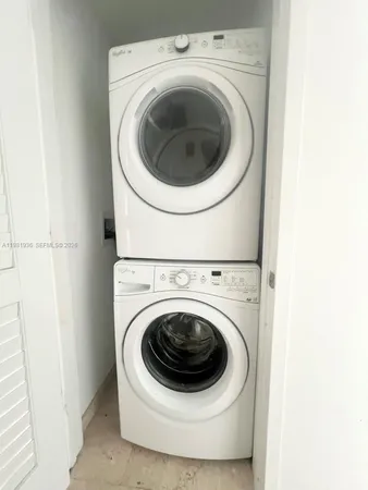 $6,000 | 68 Southeast 6th Street, Unit 3510, Miami, FL 33131