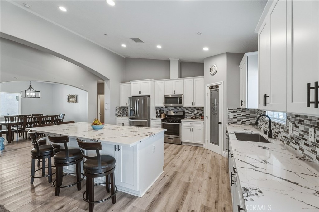 16169 Rancherias Road Apple Valley, CA 92307 - Photo 4 of 27