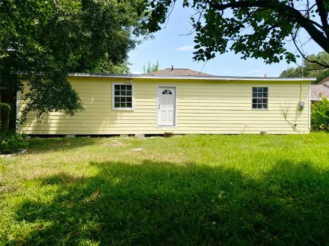 $200,000 | 1003 West Hart Avenue, Pasadena, TX 77506