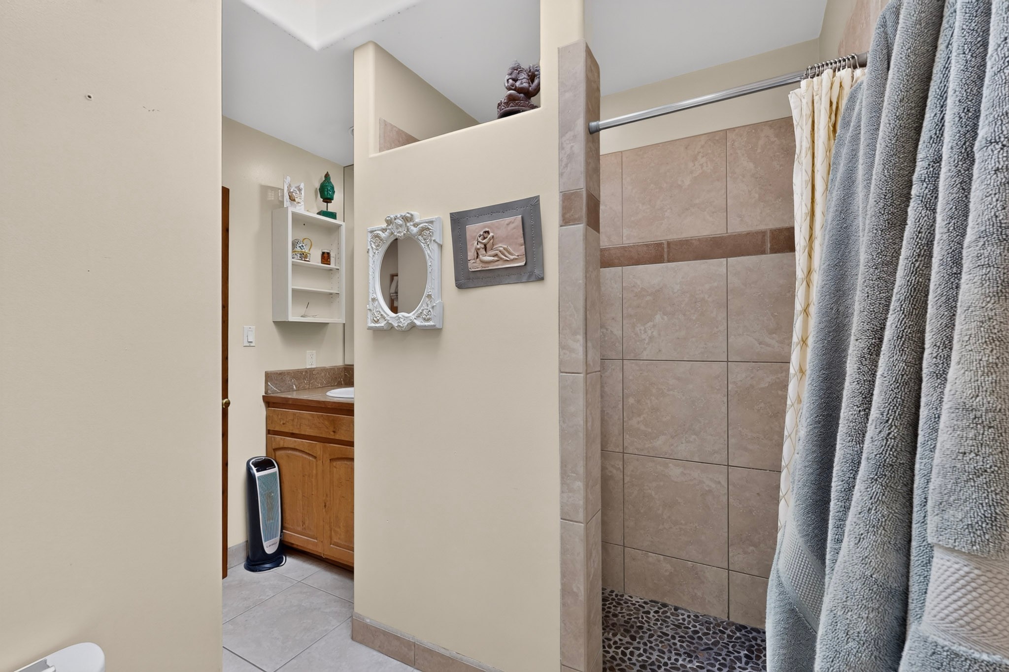 20 Moya Loop Santa Fe, NM 87508 - Photo 19 of 27 2nd Bathroom