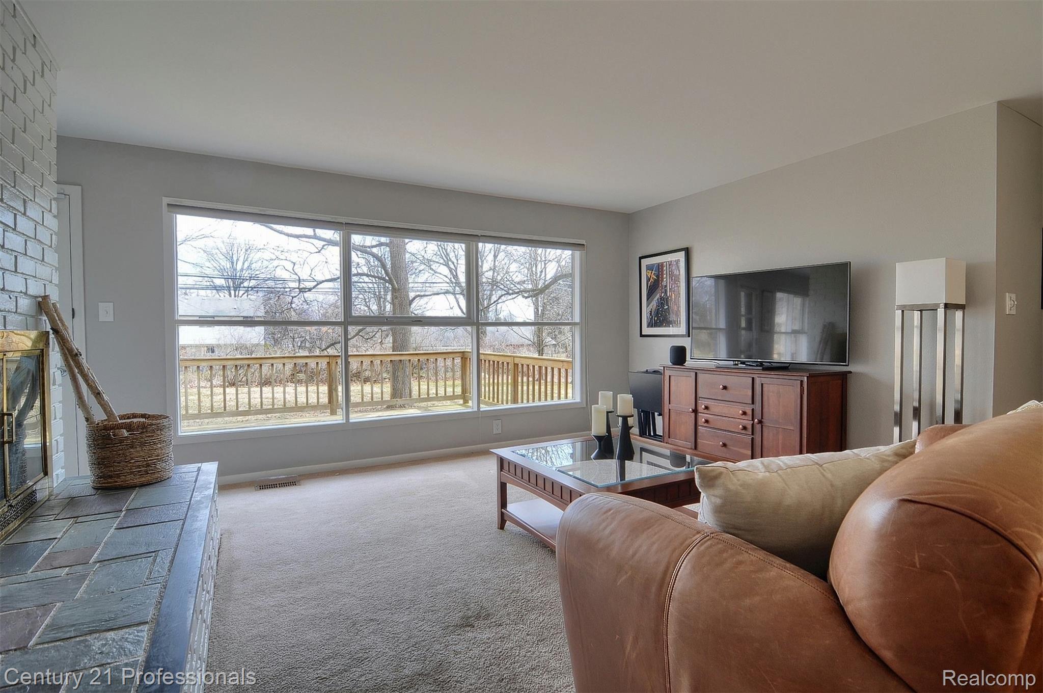63 East Maryknoll Road Rochester, MI 48309 - Photo 5 of 34 Great Room.jpg