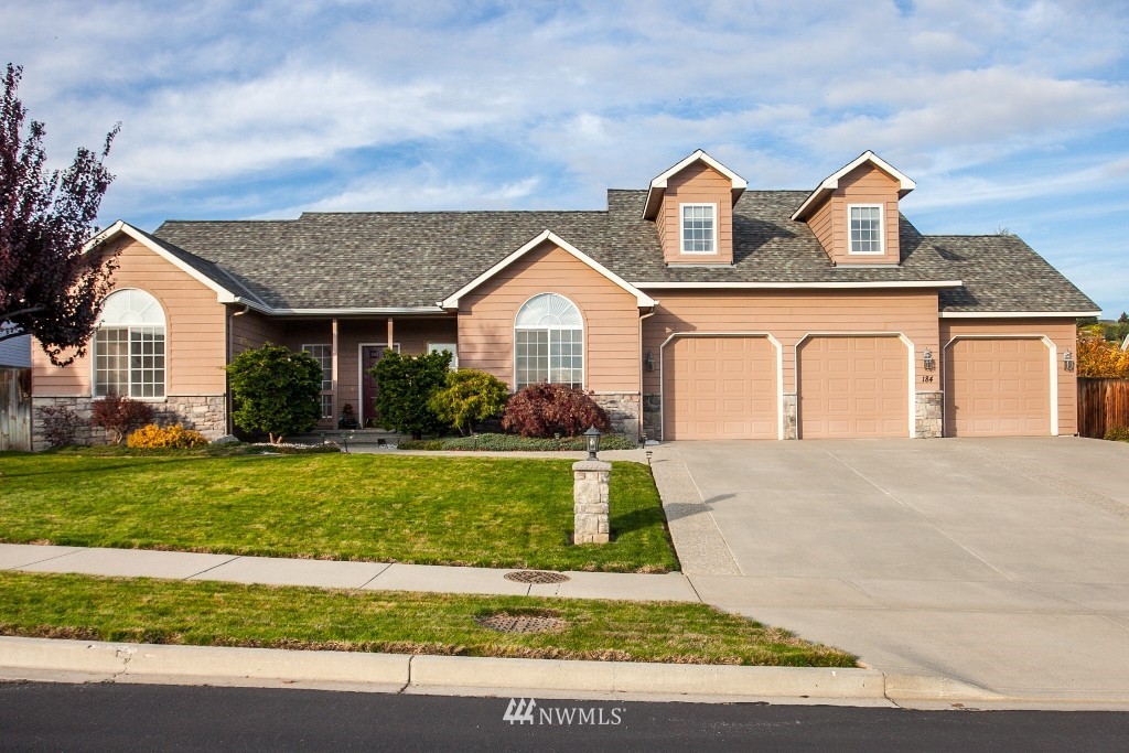 184 Fox Run Wenatchee, WA 98801 - Photo 1 of 25 Gallery Image 1