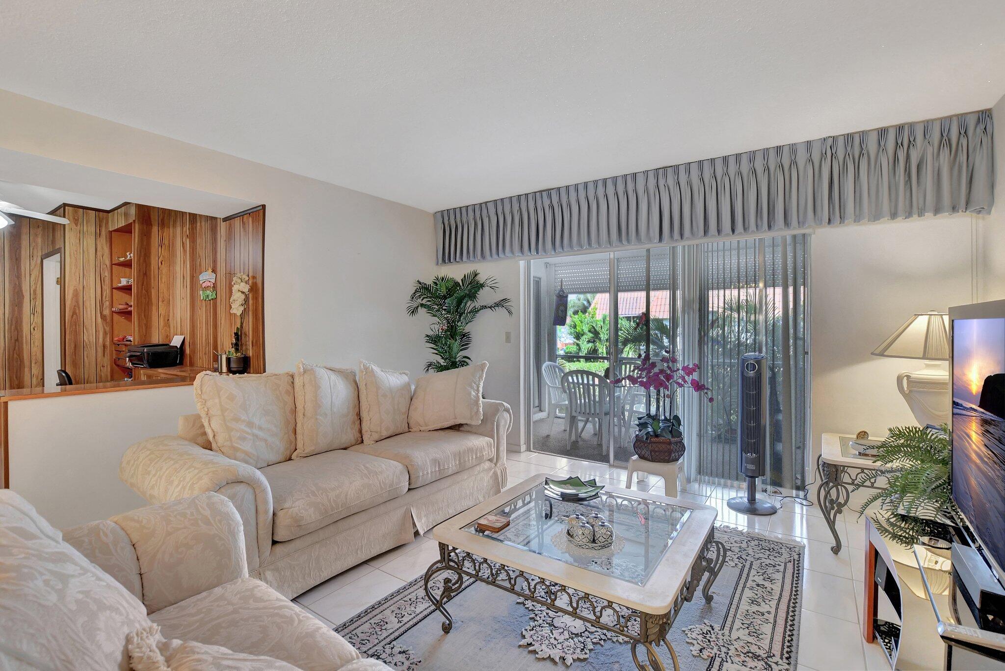 45 Southeast 13th Street, Unit B2 Boca Raton, FL 33432 - Photo 9 of 32 45 SE 13th Street, Boca Raton