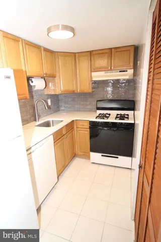 $1,600 | 1825 Bridgetown, Unit 207, Feasterville-Trevose, PA 19053