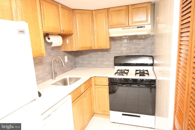 $1,600 | 1825 Bridgetown, Unit 207, Feasterville-Trevose, PA 19053