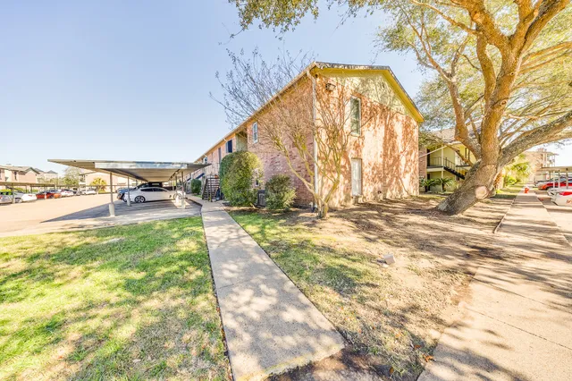 $160,000 | 18800 Egret Bay Boulevard, Unit 401, Webster, TX 77058