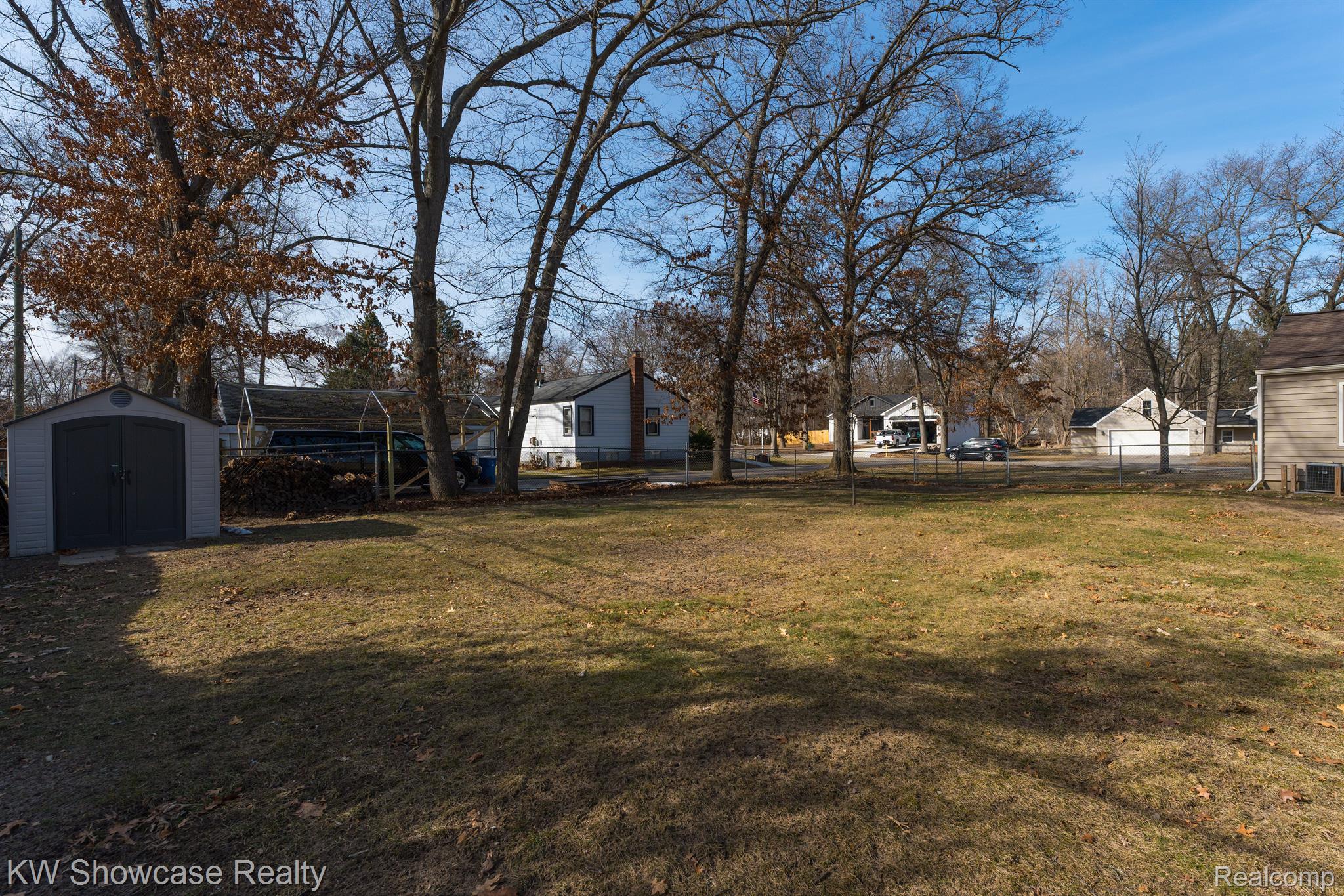 5693 Crescent Road Waterford, MI 48327 - Photo 44 of 56 Gallery Image 44