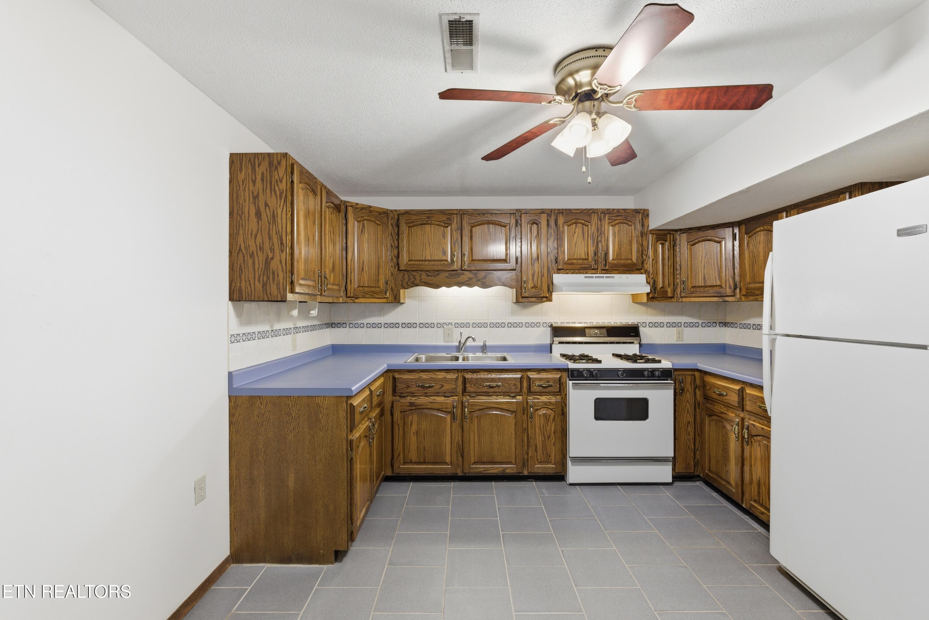 788 Old Jamestown Road Helenwood, TN 37755 - Photo 28 of 49 476W4175