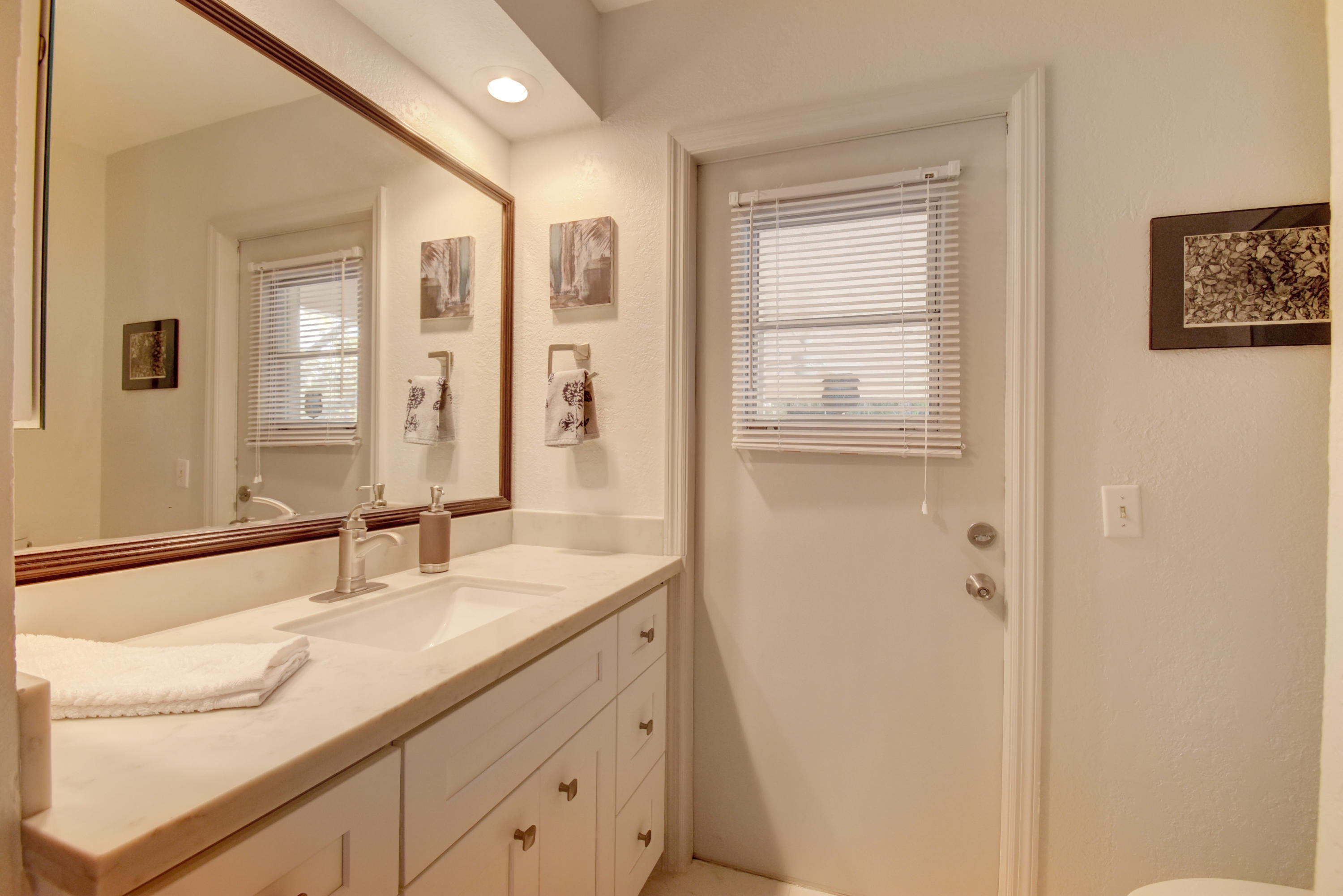 18603 Anchor Drive Boca Raton, FL 33498 - Photo 25 of 57 2nd Bathroom/Cabana