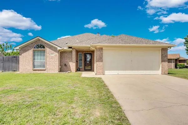 $315,000 | 1040 Vinewood Avenue, Burleson, TX 76028