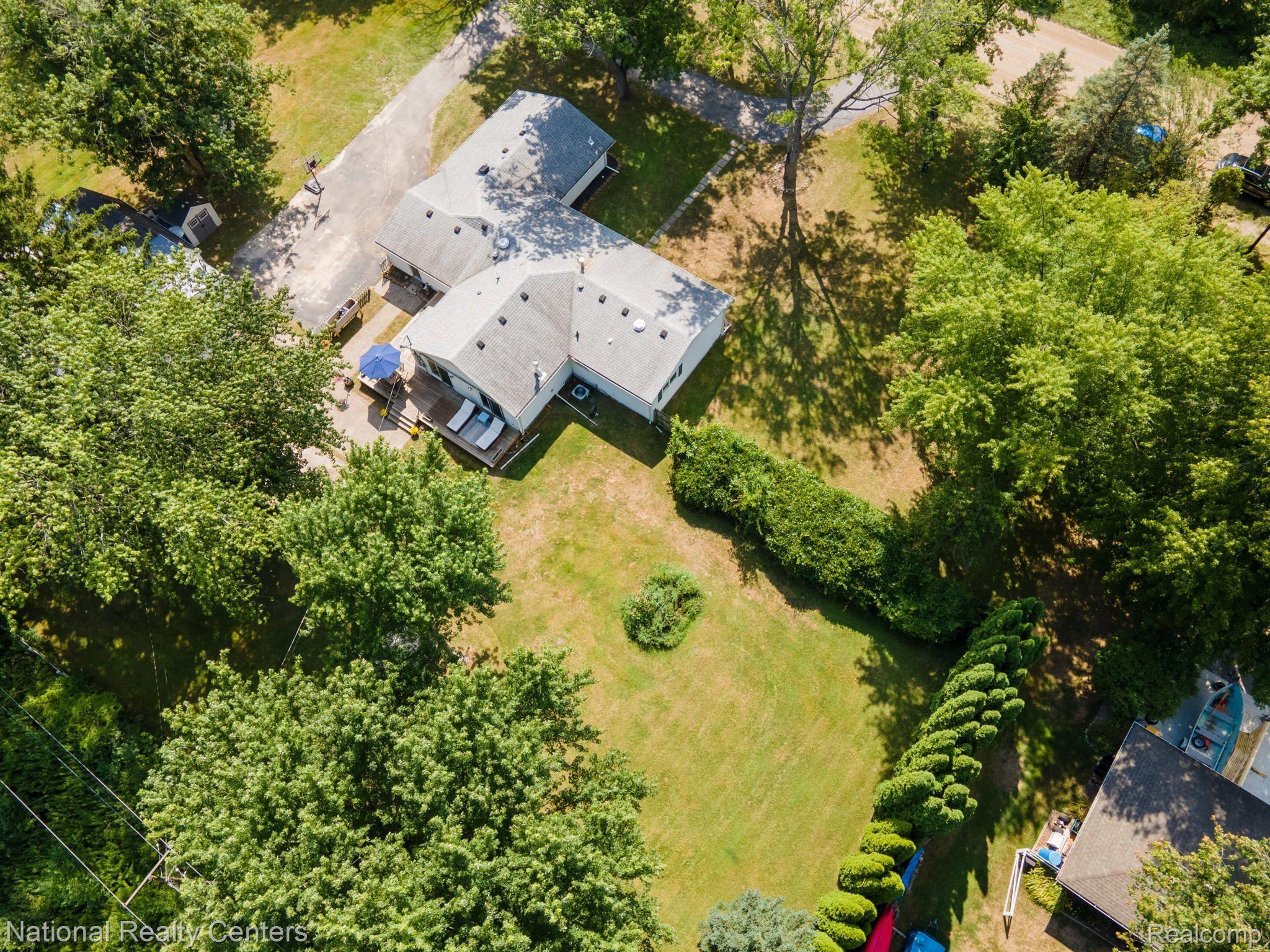 27365 Bell Road New Boston, MI 48164 - Photo 47 of 52 Gallery Image 47