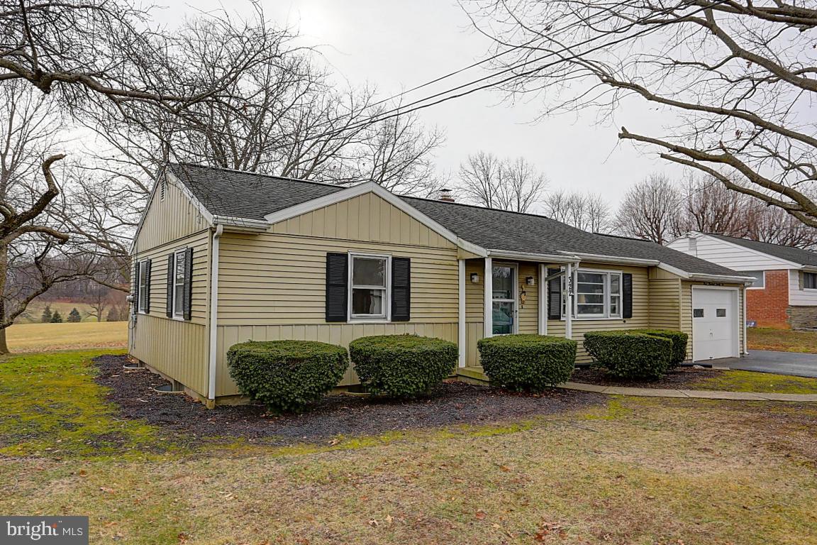 322 Owl Hill Road Lititz, PA 17543 - Photo 4 of 28