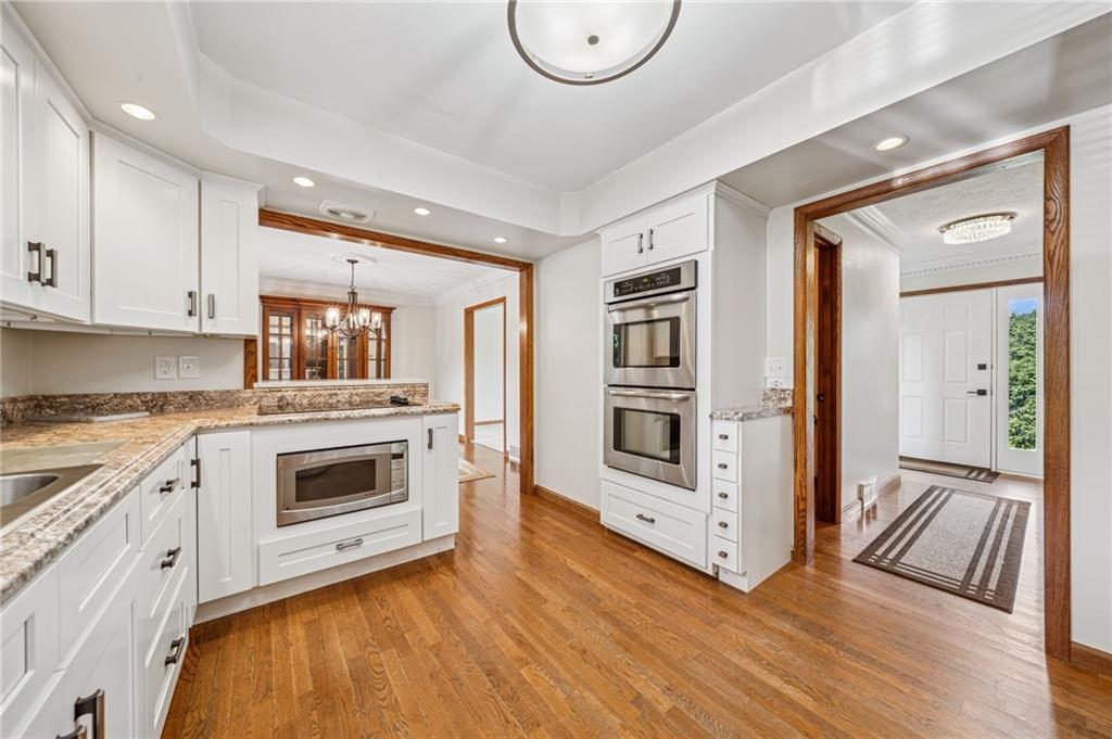 35 Blueberry Lane Cecil, PA 15321 - Photo 4 of 45