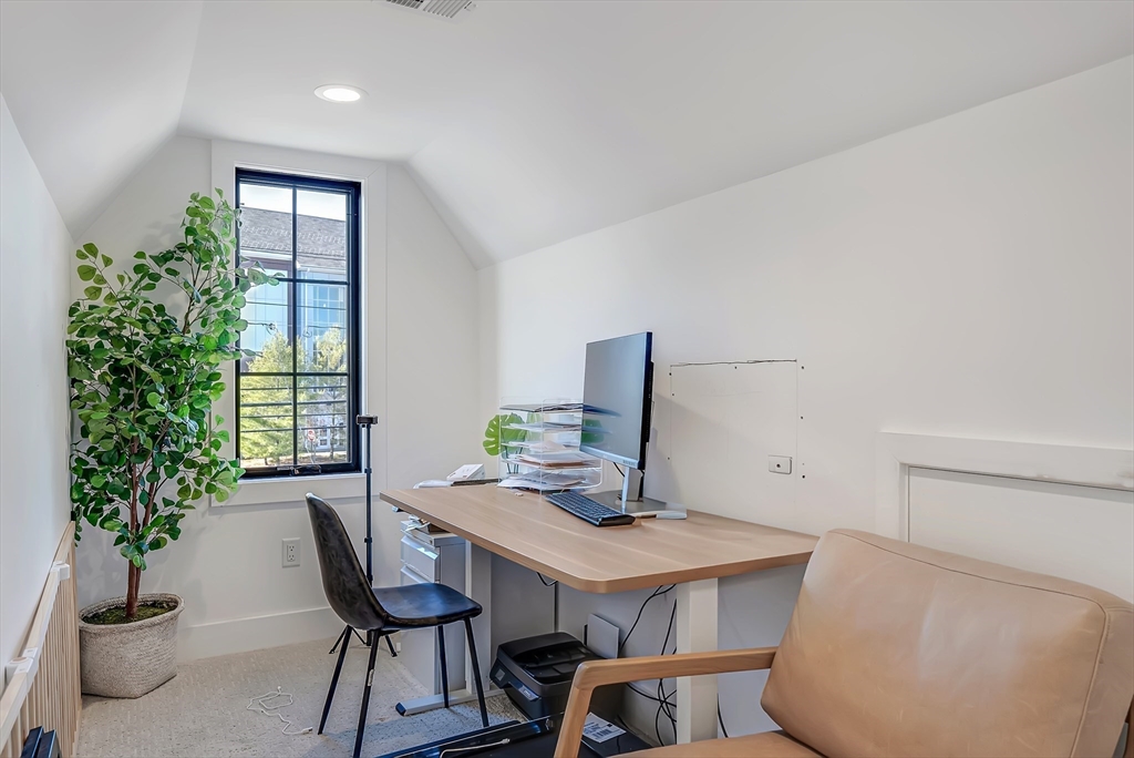 646 Webster Street, Unit 646 Needham, MA 02492 - Photo 18 of 32